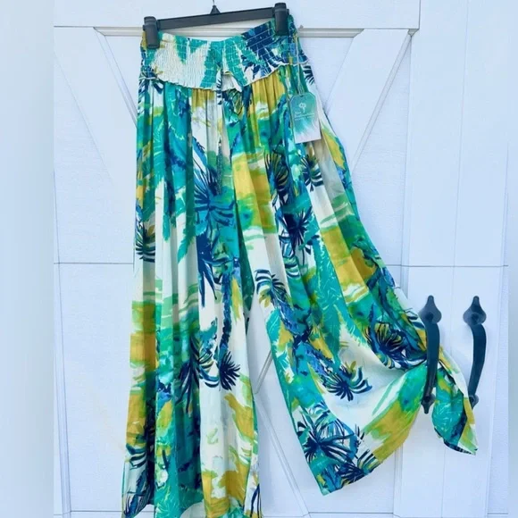 True Destinations Tropical Print Wide Leg Pants 🏝️ - Picture 2 of 2